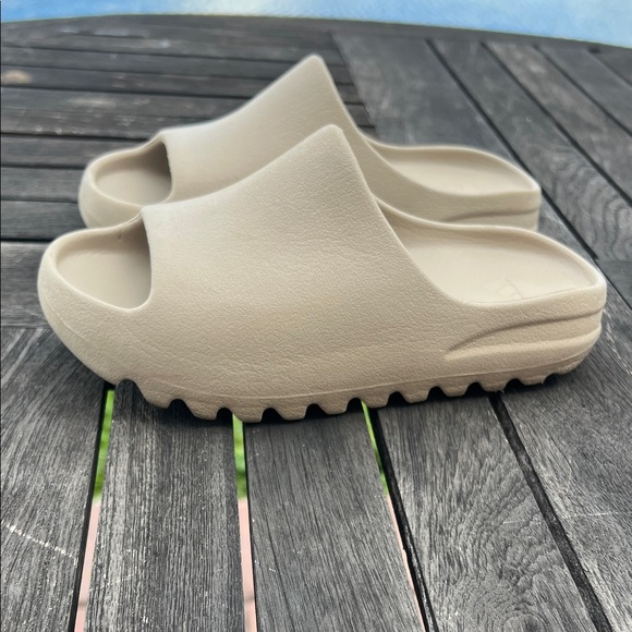 Yezzy Beige Slide Sandals kids 3 - Picture 6 of 9